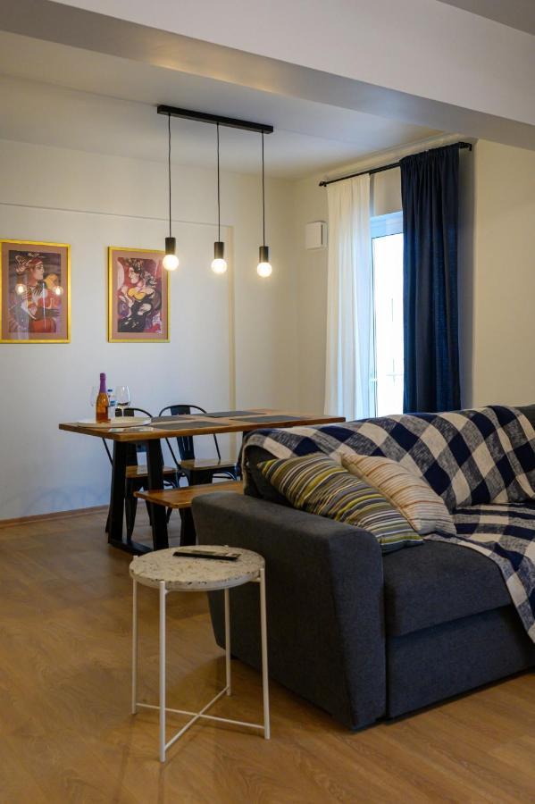 Plato 88 Lägenhet Kalamata Exteriör bild